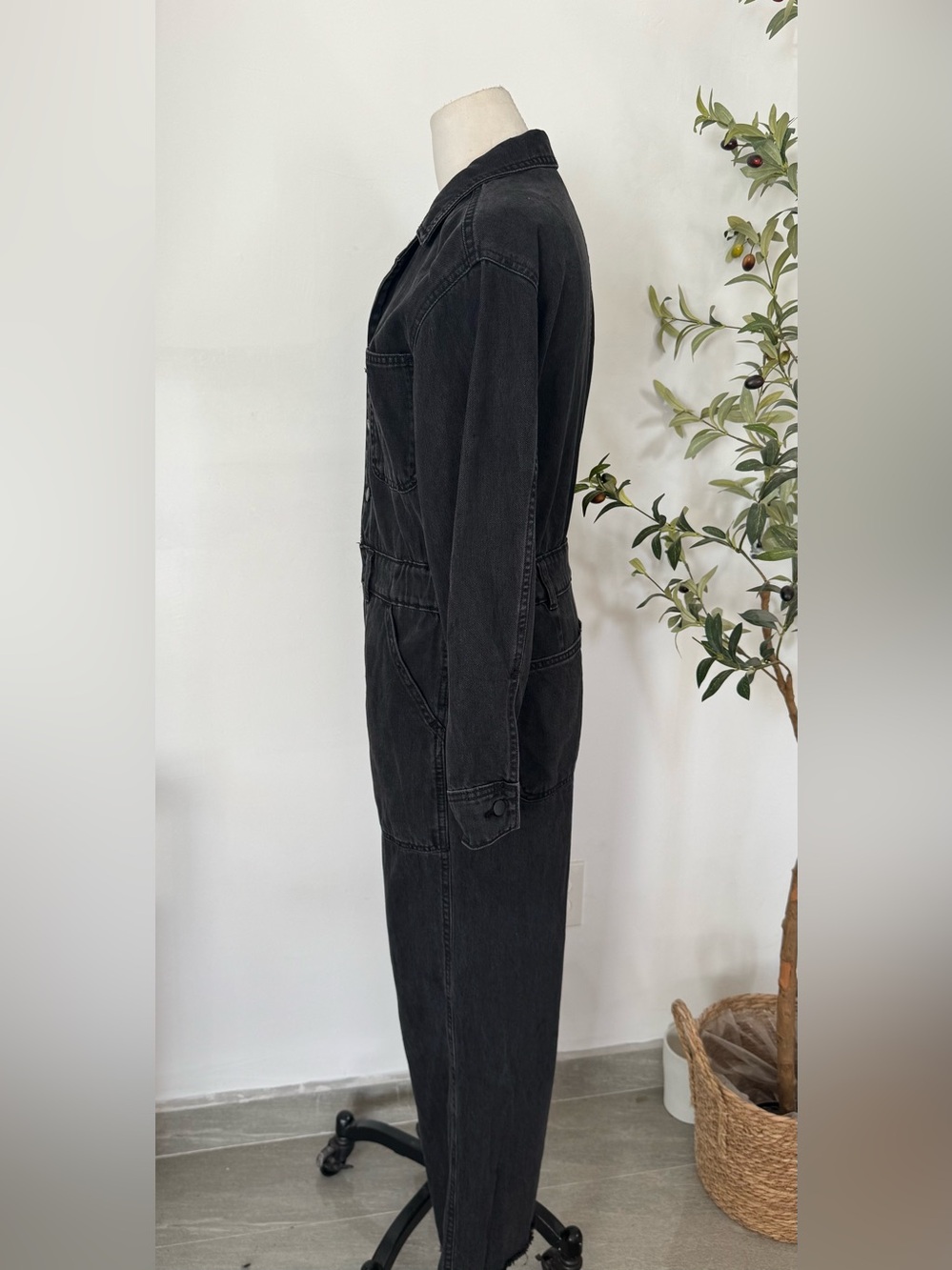 Universal Thread Black Denim Jumpsuit Women’s Size 6 Utility Wide Leg Coverall - Picture 3 of 4